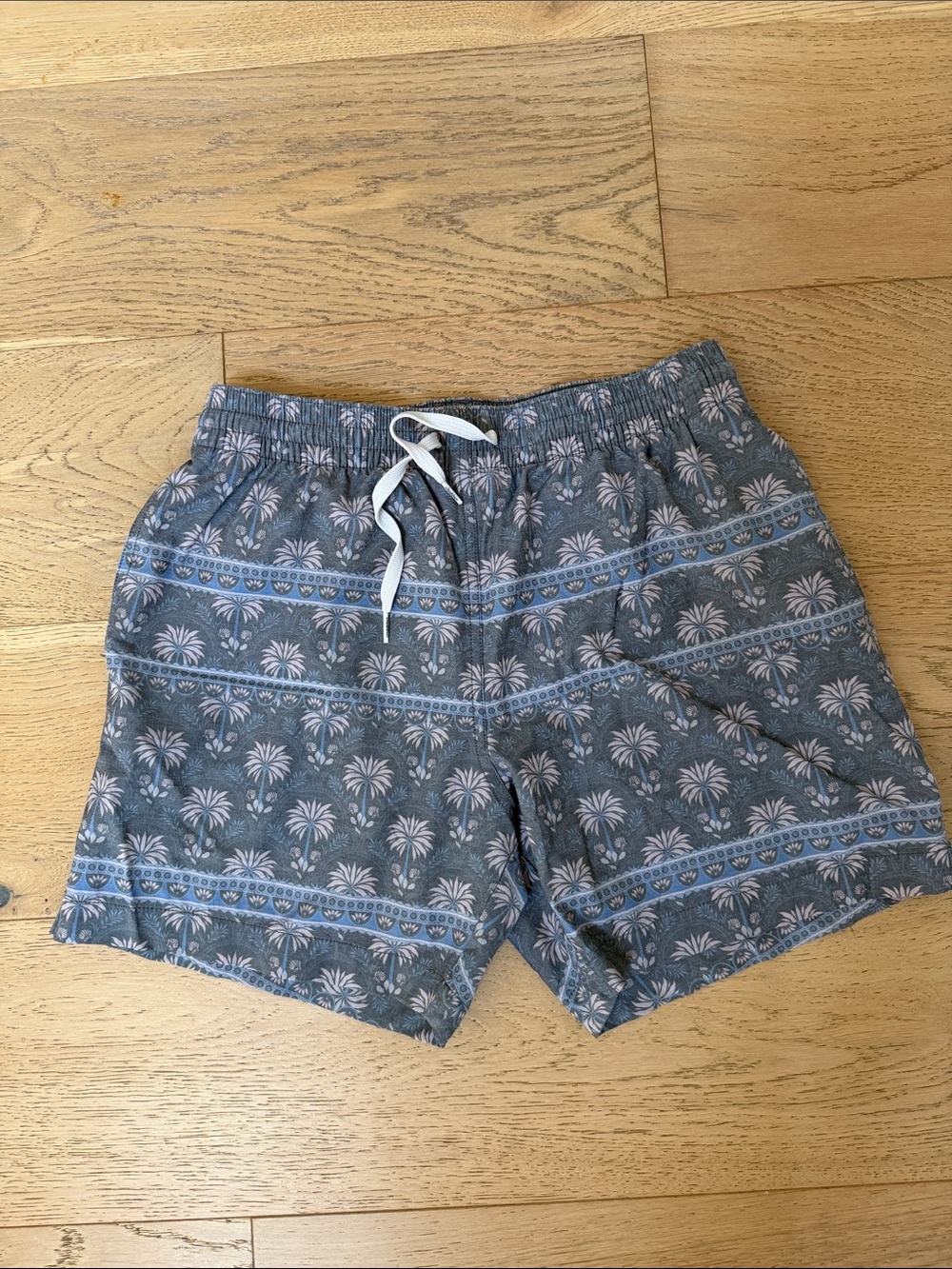 chubbies Blue & White Palm-Pattern Swim Trunks